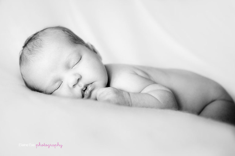 Newborn-Photograph-7bw